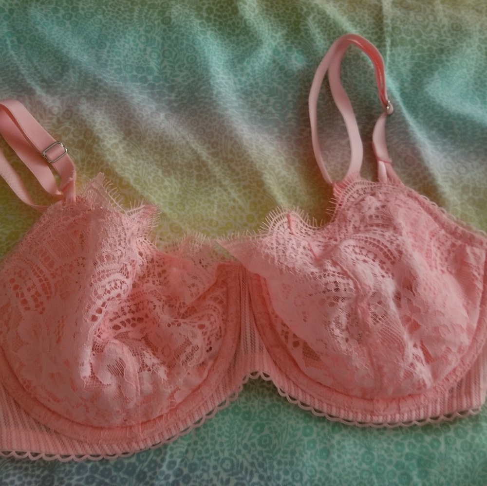 34E (DD)  Victoria's Secret peach bra